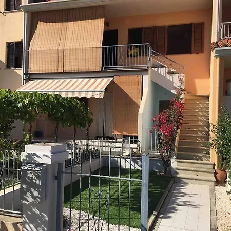 Casa Vacanze Porto Frailis アパート *